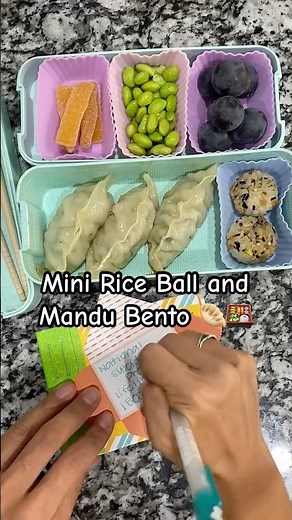 Let's make some lunch for my kids :) Bibigo Mandu with Rice Balls Bento Box