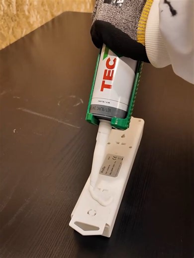 Just in case we want to light things up, let's add a power strip Total weight: 109kg How heavy before it breaks? 👀 #tec7 #simplyworks #strengthtest #constructiontok #engineeringtok #materialtesting #strongbond #heavylift #powertest #oddlysatisfying #heavylifting #howmuchweightcantec7hold