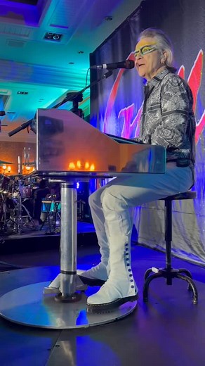 A milestone moment, reimagined at The Rosseau. Join us this New Year’s Eve as Gowan returns to celebrate the 40th anniversary of his iconic album Strange Animal with an unforgettable live performance. An evening of music, memory, and elevated celebration—crafted in true JW style. Reserve your experience through the link in bio. | JW Marriott The Rosseau Muskoka Resort & Spa