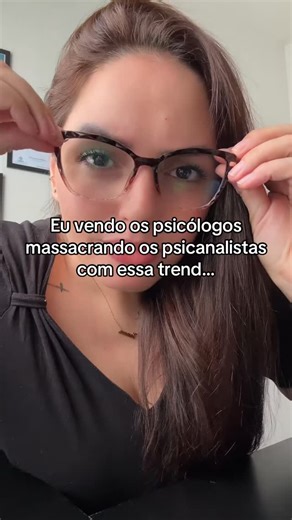 Tamara Dias | Psicanalista on Instagram: "Tem tempo pra tanta rivalidade né?! Insegurança, zelo, preocupação? Talvez… O fato é que isso não pode diminuir nem descredibilizar o esforço do outro. Para qual o intuito a tua formação? Já pensou que um psicanalista está no caminho para se tornar um grande terapeuta e poderia usar você como uma referência?? Concordo plenamente que hoje está muito banalizado essa situação onde hoje “qualquer um” se torna terapeuta sem nenhuma formação, mas isso não lhe 