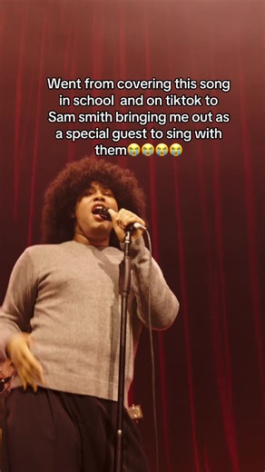 you can’t make this up😭what a full circle moment 🥲🥲 Sam thank you for having me I love you so very much such an inspiration and them hits of yours be HITTTTTING!!!!!! #fyp #viral #sekou #samsmith #singing