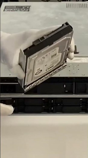 Dell PowerEdge R640 14th Gen | Drives Installation | #tech #satisfying #dell #server