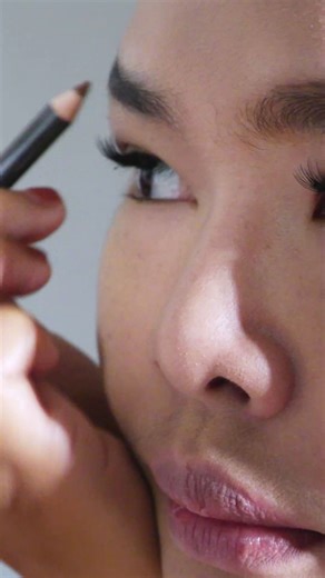 Augenbrauen natürlich schminken: Darauf kommt es an