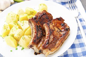 Deliciosas chuletas de cerdo al horno