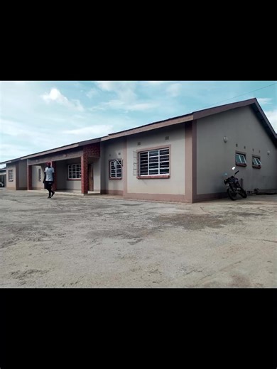 FOLLOW OUR TIKTOK, WECHAT , TRUTH SOCIAL, X, INSTAGRAM AND FACEBOOK PAGE It's CALLED ( HOME CITY HOUSE ) FOR MORE HOUSES A 3 BEDROOMED MSC FLAT FOR RENT IN WOODLANDS ZWK 10,000 *Master Bedroom Self Contained *Kitchen Units and Wardrobes *Dinning *Paved Yard *Electric Fence *Borehole CALL HOME CITY HOUSE ON 0973-798711/\\0973-798699