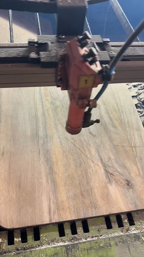 Lesser logo design #Lesser #lessercutting #design | Faheem Hussain