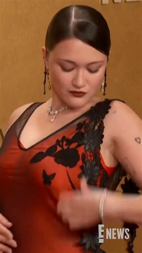 "The Pitt" star Isa Briones poses on the #ActorsAward red carpet with musical theater icon (and dad!) Jon Jon Briones. #AwardsSeason | E! News