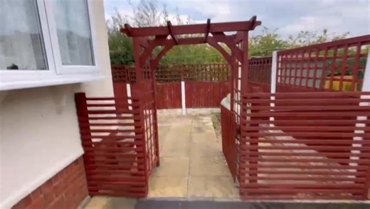 Two Bedroom Residential Park Home located in Lancashire for sale! ✅ Fully residential 2-bed park home in exclusive over-50s community, Pets welcome. ⭐️ Fantastic residential community with like minded people. 🌳 Located at in Freckleton, Greenfield Residential Park. 🛋️ Spacious living/kitchen area with integrated appliances & patio doors. 🚿 Two bathrooms including en-suite fully kitted bathroom. 🛠️ Excellent outdoor features: Fantastic plot and loads of room, parking for 2 or more cars. This 