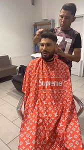 978K views · 5.6K reactions | #prank #funnyvideos #ball #explorepage #viralvideoシ #fbreelsfypシ゚viralシ #coiffure | Coachs Marignane | Facebook