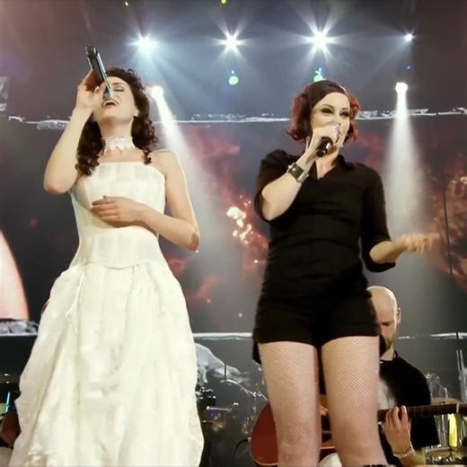 Within Temptation - Somewhere (feat. Anneke Van Giersbergen) Black Symphony (2008) #withintemptation #SharonDenAdel #annekevangiersbergen #metal #rock | Sharon den Adel Brasil