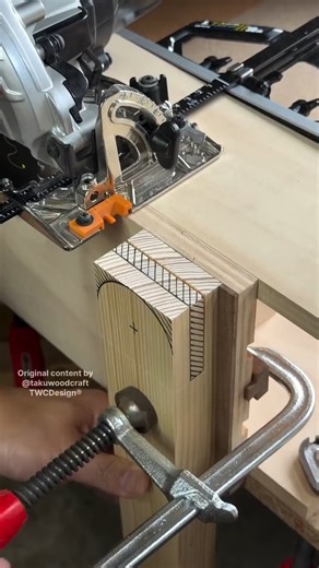 Tips for a Movable Bridle Joint I made a movable joint! This is an application of the method I previously showed for making circles with a miter saw. For this demonstration, I used larger pieces of wood, but by using bolts and nuts instead of dowels, you can lock it at any angle you like👍 #WoodworkingTips #Joinery #WoodworkingProjects #BridleJoint #MovableJoint | Takurou Seino