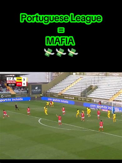 How is this a Penalty with VAR? 💸💸💸 Fishy League ⚽🇵🇹 #tondela #penalty #mafia #futebol #roubo