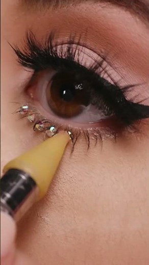 Ariana Grande Makeup Transformation 😍✨ #shorts #makeup #makeuptutorial #beautytiips #beautyshorts