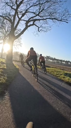 Erwin Vaesen on Instagram: "Pop Up TNS-SMGGLRS socialride #vlog #smugglers #cycling #haha #social"