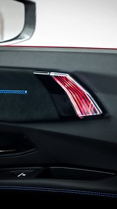 | Renault Clio […] Come accennato, cambiano le dimensioni e quindi anche le proporzioni: la nuova Clio ha un cofano più esteso, il passo allungato, carreggiate più larghe e una silhouette più dinamica, quasi da coupé compatta. Un cambiamento che, ne sono certo, spiazzerà molti, proprio come è accaduto a me. Innegabile, invece, il salto tecnologico. All’interno debutta il doppio display OpenR con Google integrato e cresce il pacchetto di assistenze alla guida, ora composto da 29 sistemi, tra cui 