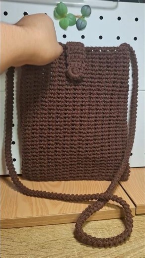 Simple Crochet Sling Bag Pattern Tutorial #crochet #yarn #crochetbag #slingbag