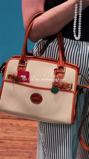 Did I hit the thrifting jackpot? 🎰👀 I found this vintage dooney & bourke purse at the thrift store for $35 and it’s in such good condition. I think it will be the perfect spring handbag! #thrifting #thriftfinds #dooneyandbourke #designerbags #thriftedfashion thrift store finds | vintage dooney and bourke purse | designer thrift find | thrifting in florida | secondhand fashion | thrifting in Orlando