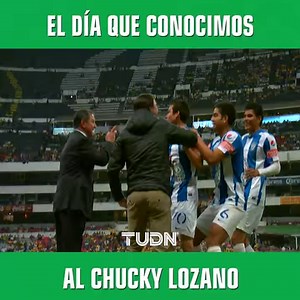 FELIZ CUMPLEAÑOS CHUCKY 🎂 . Hoy es cumpleaños de uno de los máximos ídolos del fútbol mexicano, el Chucky Lozano, y que mejor que recordar su primer GOL como profesional, cuando debutó con Pachuca en el 2014 y anotó de forma única en el COLOSIO de SANTA ÚRSULA 😍😍😍😍 | TUDN MEX