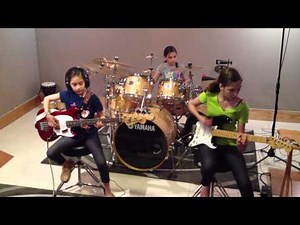 Hysteria Muse Cover Practice Dany, Pau & Ale