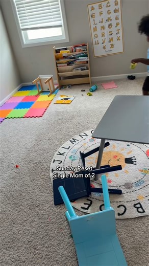 When you are decorating rooms do you start with your kids room or your room first ? Or the kitchen or the bathroom? Or do everything together add pieces here and there 😳😬 yikeeess help a sistaaaaah out I’m getting back on YOUTUBE ✨ I’ll drop it below #homedecor #momlife #dayinmylife❤️ | Kendall the Mom