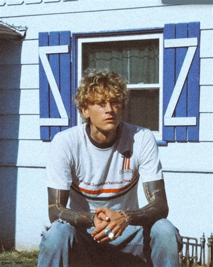 MGK、本日8/8リリースのニュー・アルバム『Lost Americana』よりエレクトロ×ロック融合させた「Outlaw Overture」MV公開！| 激ロックニュース