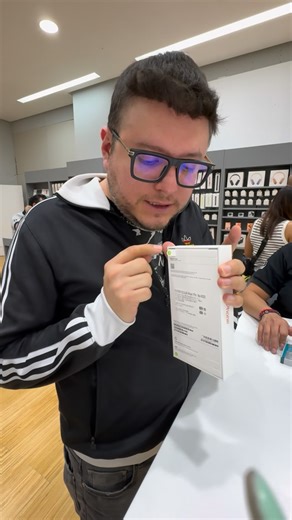 XuXo Dominguez on Instagram: "Gracias a Dios por permitirme comprarme un nuevo #celular 😍‼️"