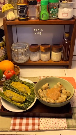 Orain 🌧️🍊 | lele siomay & pepes @tatetuten 🫰🏻 #cooking #homebody #cook #orainycook #vlog | Instagram