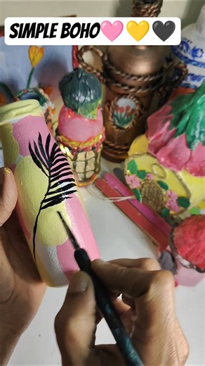 🫙 🩷💛🖤waste bottle diy #bohopaintingonbottle#paintingbohoonplasticbottle#bottleartforbeginners