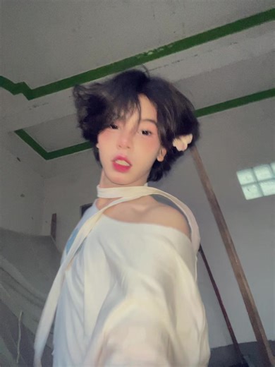 ဖြဲစုတ်ထားတဲ့ အက်ျီလေးနဲ့ 🪡 မန္တလေးက make up model ထိုင်ဖို့ စိတ်ဝင်စားရင် Cb နော် 💖🤍 @Eli Milo' makeup (ကလေးသား) #elimilo #makeupartist #အုတ်ဖိုဘူတာတကယ်လှတယ်😜 #trendingvideo #fyp