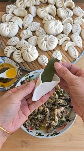 Master the Art of Dumpling Wrapping 🥟✨#cookingtutorial #dumplingrecipe #foodhacks #chefskills