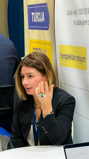 ALIDA TŪRS on Instagram: "Не ищите стенд Alida Tūrs на выставке! Мы едва успеваем подобрать всем идеальный отпуск и запаковывать подарки всем купившим) Учавствуйте в конкурсе — заполнить анкету можно и онлайн, по ссылке в наших сторис. Дарим 2 билета в Барселону! Все предложения можно найти и на выставке, и на нашем сайте. Вы можете смело оплатить сразу тот отель, что вам понравился. Если при резервации менеджер поймет, что есть предложение лучше и выгодне, вам тут же отзвонят. Изменения можно б