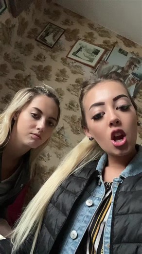 Vidéos de camillemahieu26 (@camillemahieu26) avec Les dinosaures - Caillou