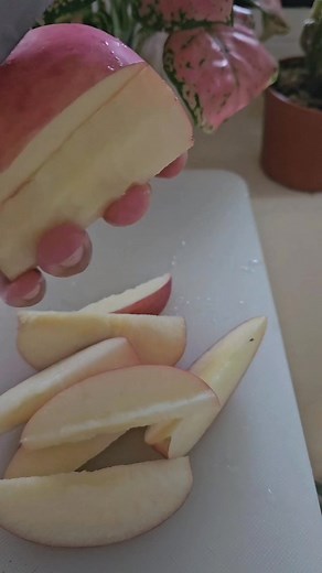 fruits cutting fuji apple fruit lovers #fruits #fruitlover #fruitcutting #fujiapple #freshfruit #apple | Simple life style by Me