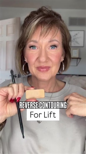 Master Reverse Contouring for a Lifted Makeup Look