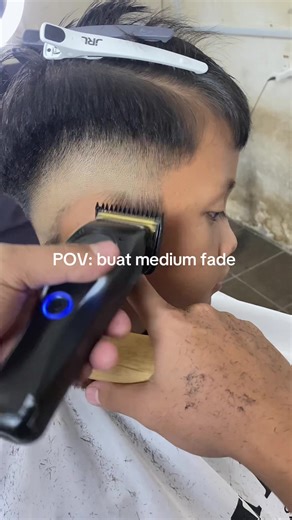 Mastering the Medium Fade: A Barber's POV