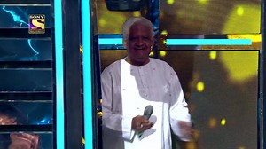 Watch Pyarelal ji enjoy his legendary compositions in the voices of the Singing Ka Kal. Relive the golden era and watch Pyarelal ji have fun with the super kids this weekend only on #SuperstarSinger at 8 PM, only on Sony #LakshmikantPyaarelalSpecial | Sony Entertainment Television