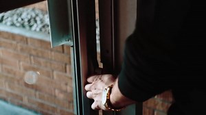 Salespeople are knocking on doors on the Lower Mainland. Protect yourself and others by learning the warning signs of an unfair contract. | Consumer Protection BC