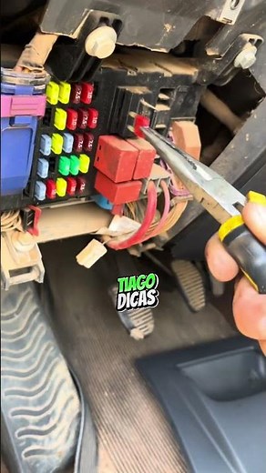 Low beam headlight on the driver's side not working, fixed in seconds #workshop tip