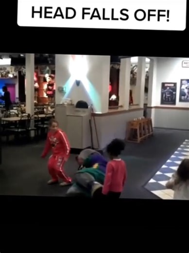 Chuck e cheese's head falls off video