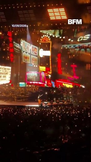 Jay-Z chante "Hard Knock Life" au Stade de France