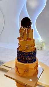 5.8K views · 1.8K reactions | How we cake that luggage cake 懶 #vdcake #cakedecorating #luggagecake #weddingcakes | VD Cake | Facebook