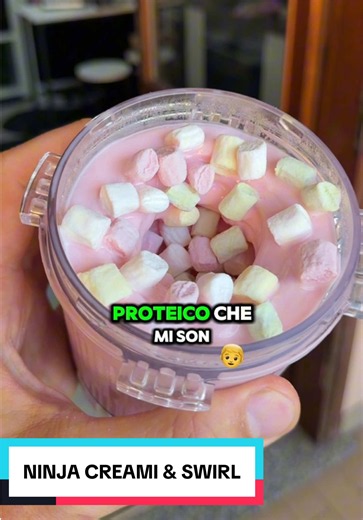 Cambia tutte le carte in tavola, potersi fare i gelati proteici con poche calorie 😌 con questa ho svoltato la mia vita 🤣 #ninjacreamiswirlandscoop @Ninja Kitchen IT #gelato #fit