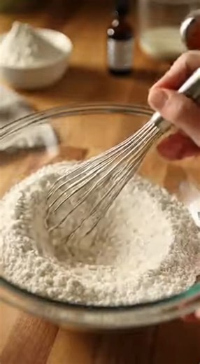 Quick Recipe: Vanilla Sheet Cake with Cream Cheese Frosting 🧁 A tender, buttery vanilla sheet cake topped with a thick layer of tangy cream cheese frosting—simple, nostalgic, and perfect for any occasion! Ingredients 🧁 Vanilla Sheet Cake 2 ½ cups (315g) all-purpose flour 2 cups (400g) granulated sugar 1 tbsp baking powder 1 tsp salt 1 cup (240ml) whole milk, room temperature ½ cup (120ml) vegetable oil ½ cup (115g) unsalted butter, melted 3 large eggs, room temperature 2 tbsp vanilla extract �