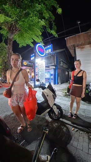 I get two beautiful girls #regojek #vloggojek #motovlog