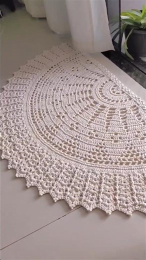 Half-moon crochet rug, step-by-step tutorial by Samuel Muleke, Artisan