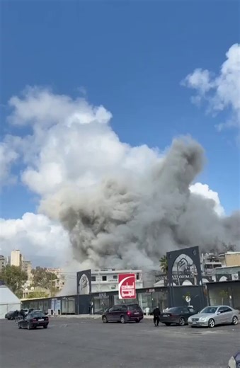 🚨 BREAKING:🇮🇱🇱🇧 At least 8 State Security personnel were killed in heavy airstrikes targeting the area around the Nabatieh Serail in southern Lebanon.Netanyahu is trying to strike Lebanon as much as possible before abiding to a ceasefire, which he'll likely have to do in a few daysThe next few days will be ugly for the country 🙁Source: Al Jazeera