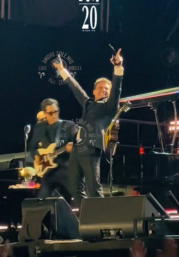 LUIS MIGUEL 20 AÑOS - ORO DE LEY 🎶 20 años es el nombre del séptimo álbum de estudio grabado Luis Miguel. Fue lanzado al mercado por la compañía discográfica WEA Latina el 18 de mayo de 1990. El album vendió más de 5 millones de copias. 1.- ENTREGATE 2.- ORO DE LEY 3.- TENGO TODO EXCEPTO A TI 4.- SERA QUE NO ME AMAS 5.- AMANTE DEL AMOR 6.- HOY EL AIRE HUELE A TI 7.- CUESTION DE PIEL 8.- MAS ALLA DE TODO 9.- ALGUIEN COMO TU 10.- MÁS El álbum fue producido por el compositor y productor musical es