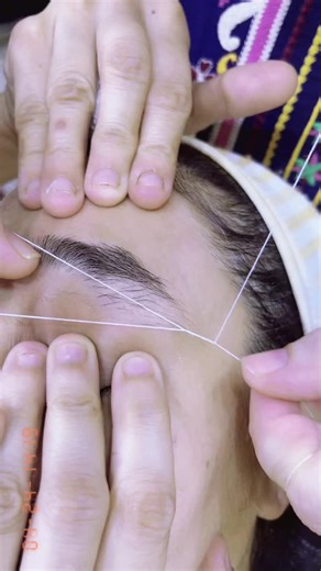 Eyebrow Threading Process: A Detailed Close-Up View