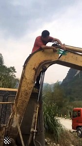 How to #fix the #excavator boom without welding 😂 #diy | Newsflare