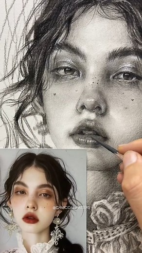 Charcoal drawing by artist Da Qiao (Douyin) — an expressive female portrait blending delicate realism with sketch-like textures. The artist’s confident strokes and tonal control capture emotion, depth, and raw character with masterful precision. Artist: Da Qiao (Douyin) #charcoaldrawing #portraitart #realisticart #fineart #artprocess #charcoalart | Charcoal Masters